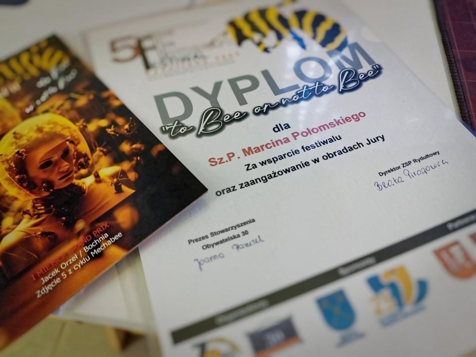 Zdjęcie w galerii na portalu naszwodzislaw.com: To Bee or not to Bee. Poznajmy zwycięzców konkursu wiadomości z regionu