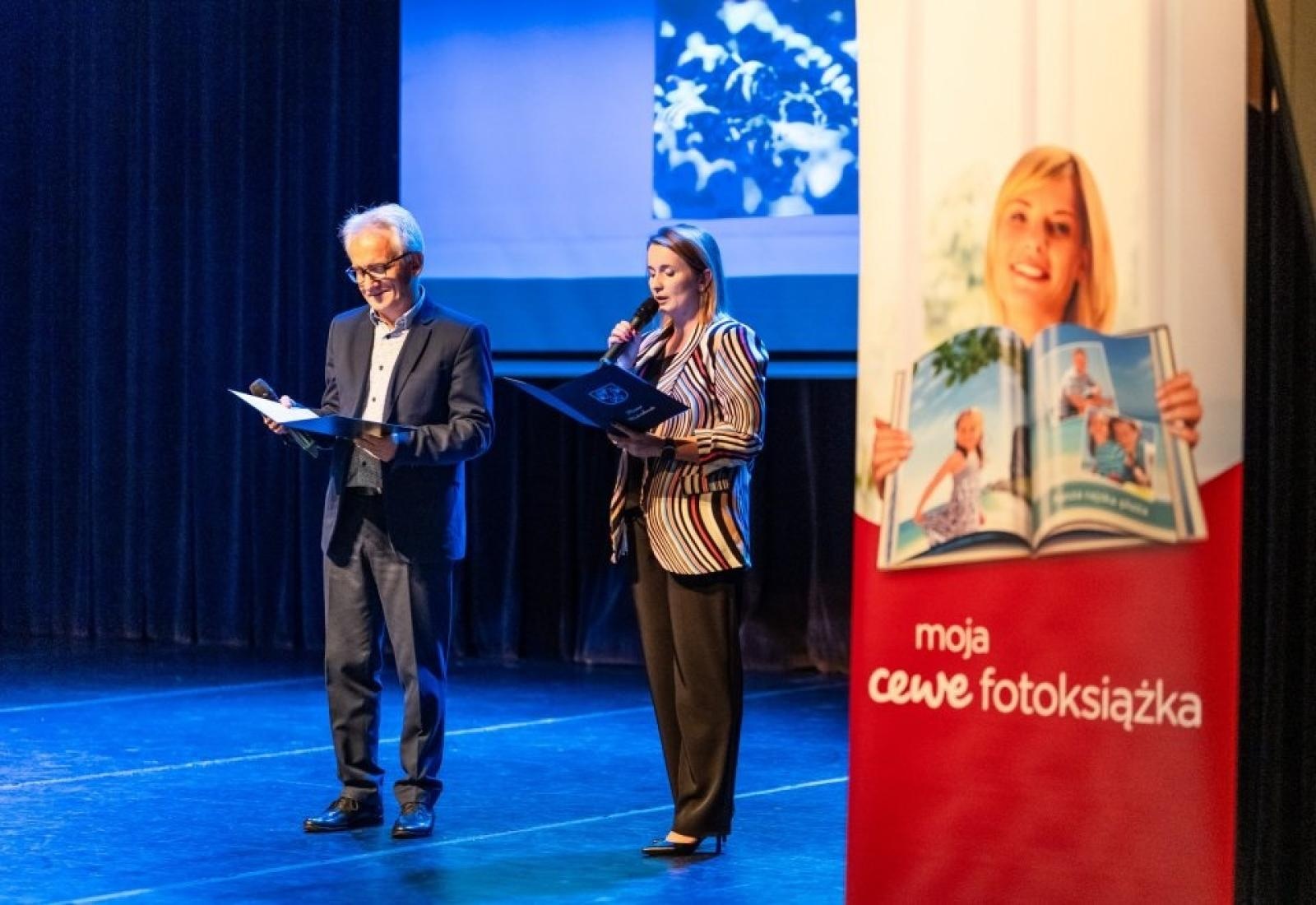 Zdjęcie w galerii na portalu naszwodzislaw.com: To Bee or not to Bee. Poznajmy zwycięzców konkursu wiadomości z regionu