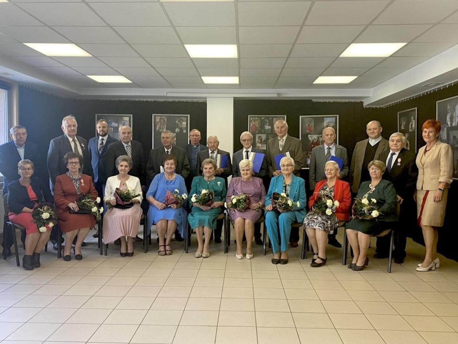 Zdjęcie w galerii na portalu naszwodzislaw.com: Ponad 50 lat wspólnej drogi. Małżeńskie jubileusze w Rydułtowach wiadomości z regionu