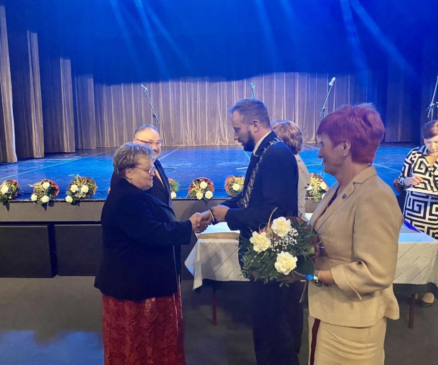 Zdjęcie w galerii na portalu naszwodzislaw.com: Ponad 50 lat wspólnej drogi. Małżeńskie jubileusze w Rydułtowach wiadomości z regionu