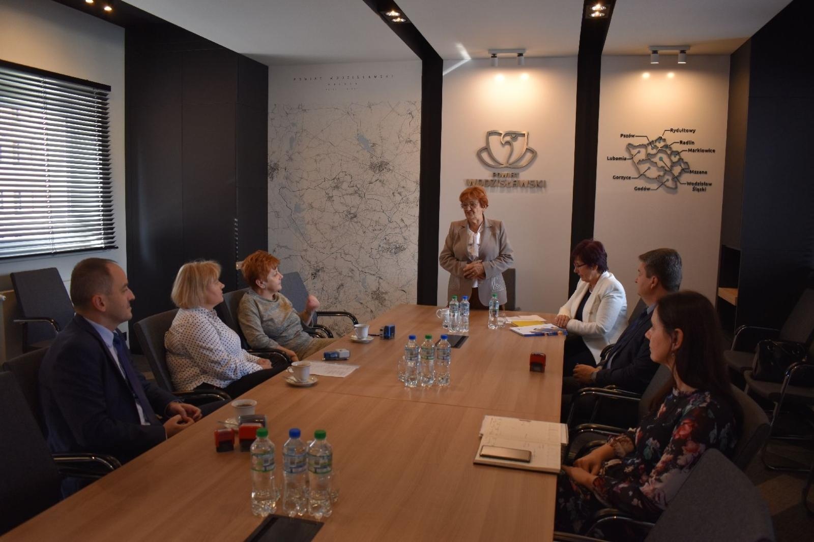 Zdjęcie w galerii na portalu naszwodzislaw.com: Zawodowe debiuty ponownie w liceach Powiatu Wodzisławskiego. Podpisano porozumienie wiadomości z regionu