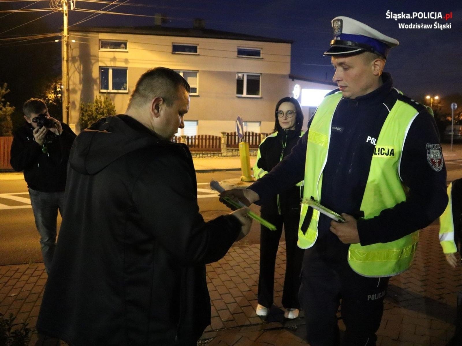 Zdjęcie w galerii na portalu naszwodzislaw.com: Jak dobrze Cię widzieć. Udana akcja profilaktyczna w Rydułtowach wiadomości z regionu