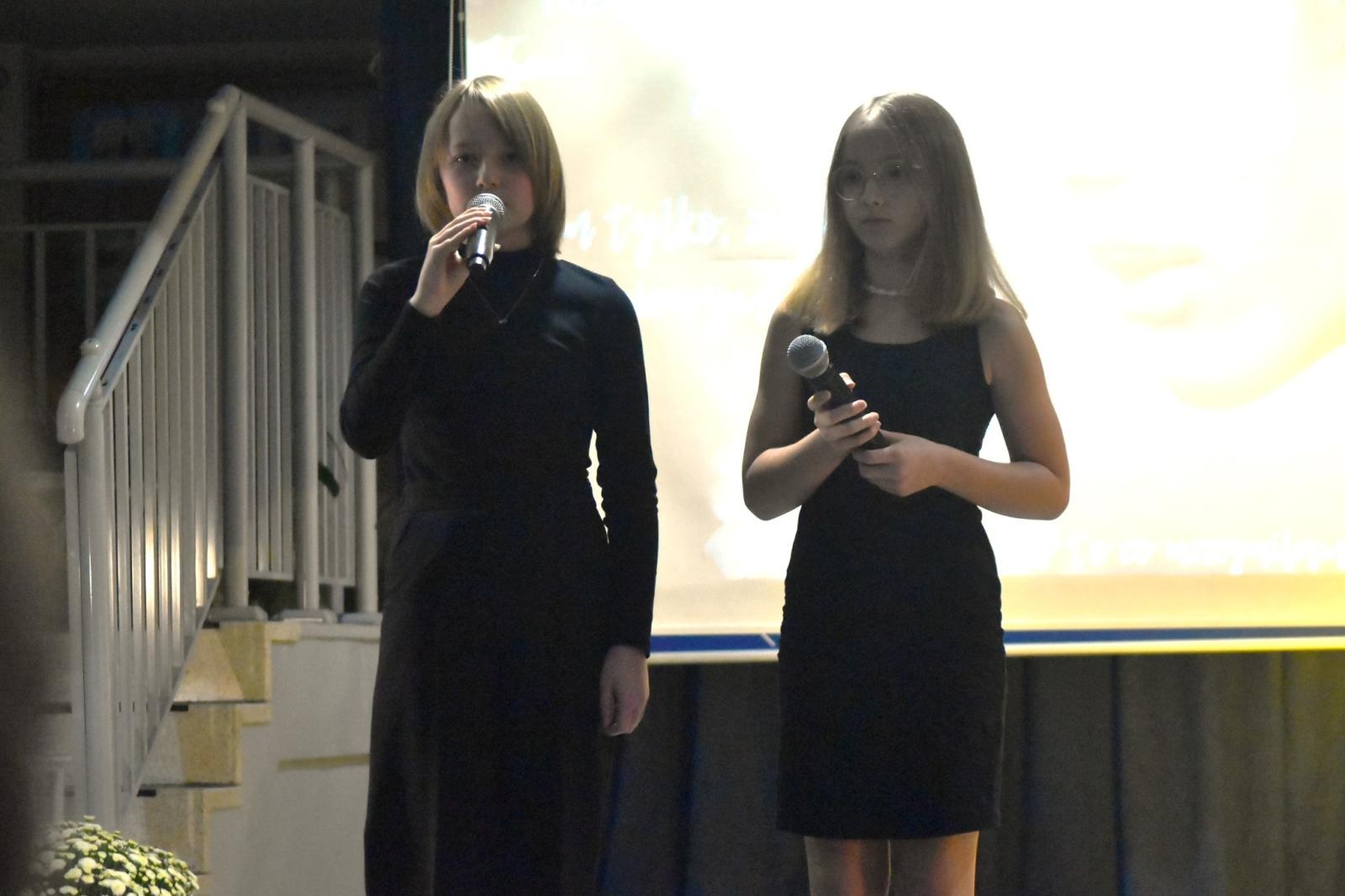 Zdjęcie w galerii na portalu naszwodzislaw.com: Uczniowie z Gołkowic uczcili rok Wisławy Szymborskiej [FOTO] wiadomości z regionu