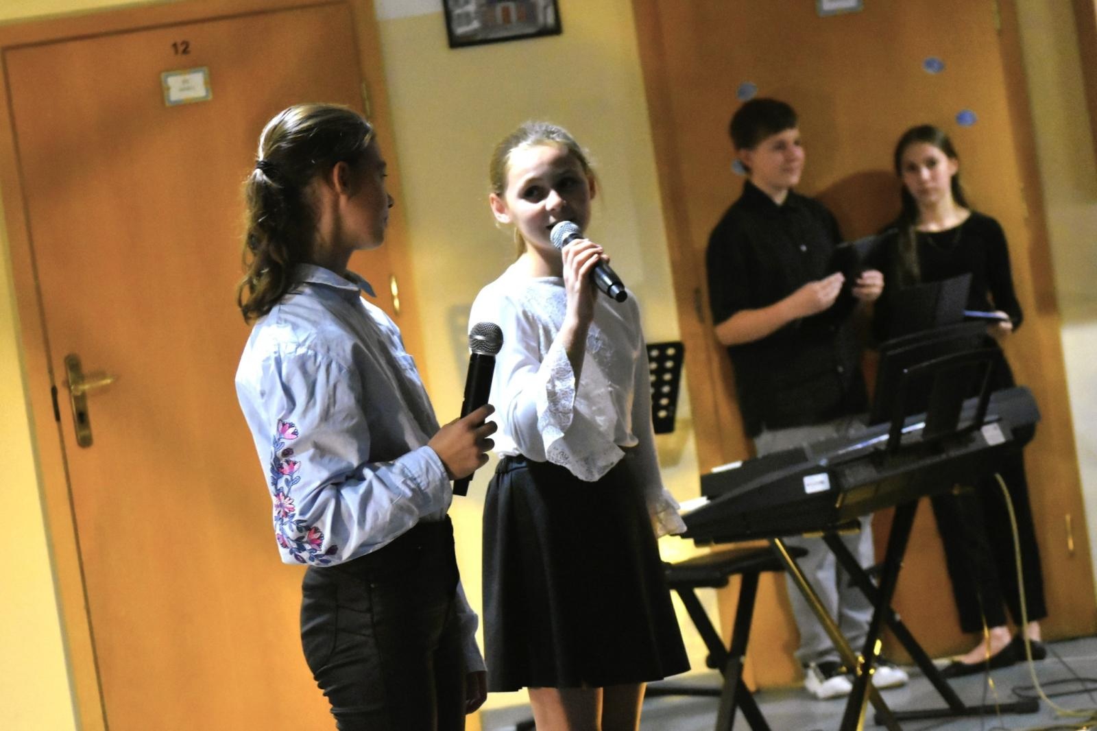 Zdjęcie w galerii na portalu naszwodzislaw.com: Uczniowie z Gołkowic uczcili rok Wisławy Szymborskiej [FOTO] wiadomości z regionu