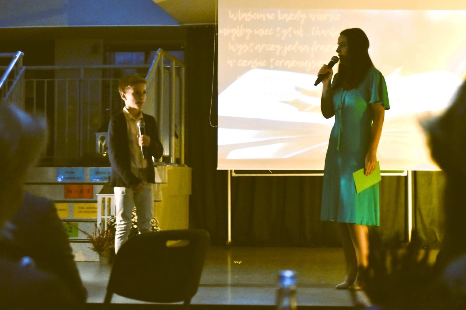 Zdjęcie w galerii na portalu naszwodzislaw.com: Uczniowie z Gołkowic uczcili rok Wisławy Szymborskiej [FOTO] wiadomości z regionu