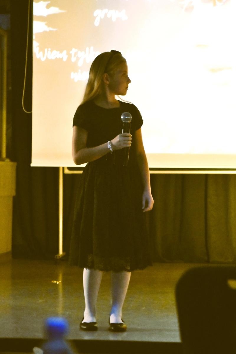 Zdjęcie w galerii na portalu naszwodzislaw.com: Uczniowie z Gołkowic uczcili rok Wisławy Szymborskiej [FOTO] wiadomości z regionu