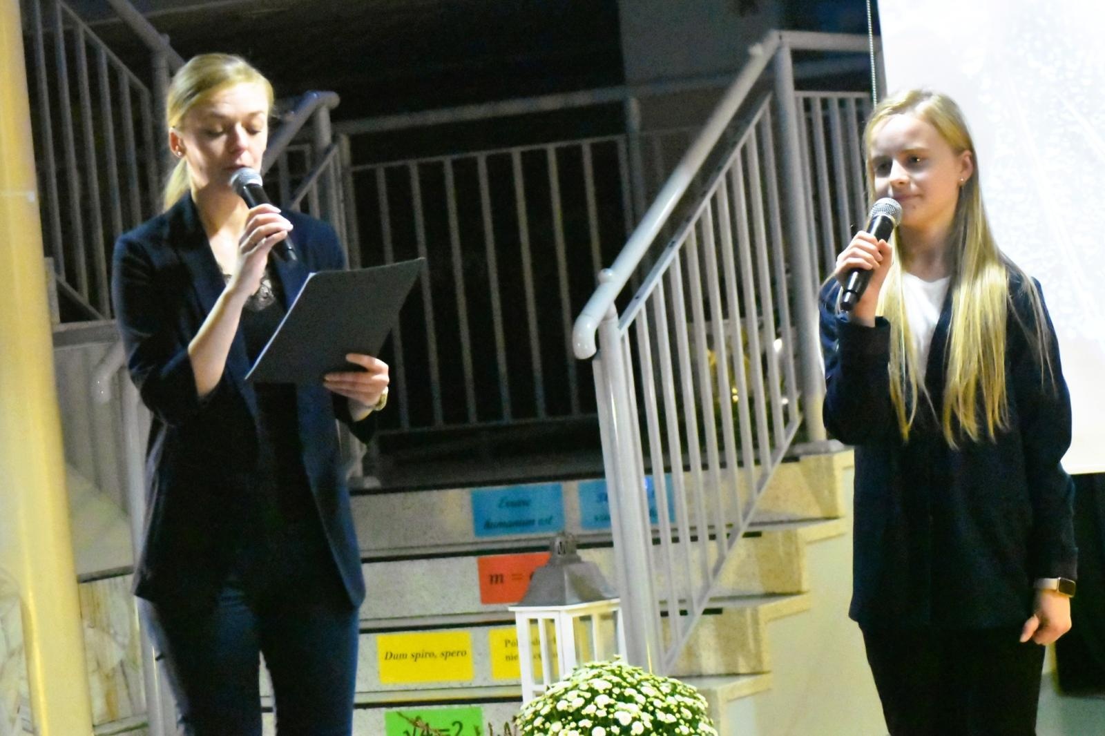 Zdjęcie w galerii na portalu naszwodzislaw.com: Uczniowie z Gołkowic uczcili rok Wisławy Szymborskiej [FOTO] wiadomości z regionu