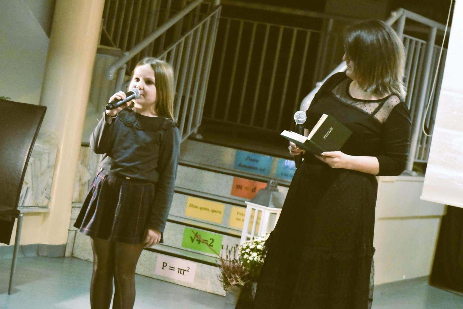 Zdjęcie w galerii na portalu naszwodzislaw.com: Uczniowie z Gołkowic uczcili rok Wisławy Szymborskiej [FOTO] wiadomości z regionu