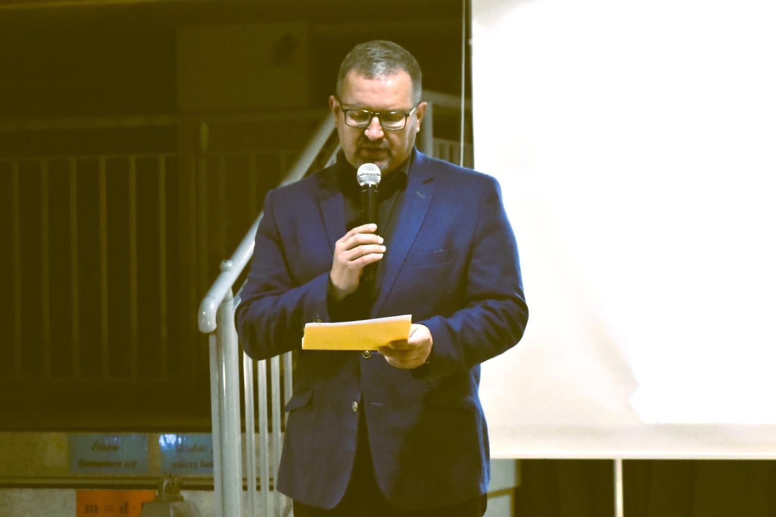 Zdjęcie w galerii na portalu naszwodzislaw.com: Uczniowie z Gołkowic uczcili rok Wisławy Szymborskiej [FOTO] wiadomości z regionu