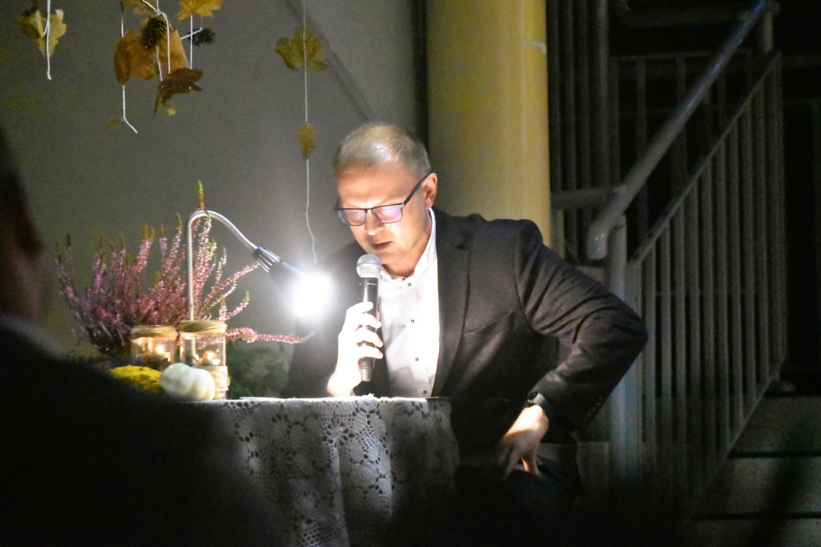 Zdjęcie w galerii na portalu naszwodzislaw.com: Uczniowie z Gołkowic uczcili rok Wisławy Szymborskiej [FOTO] wiadomości z regionu