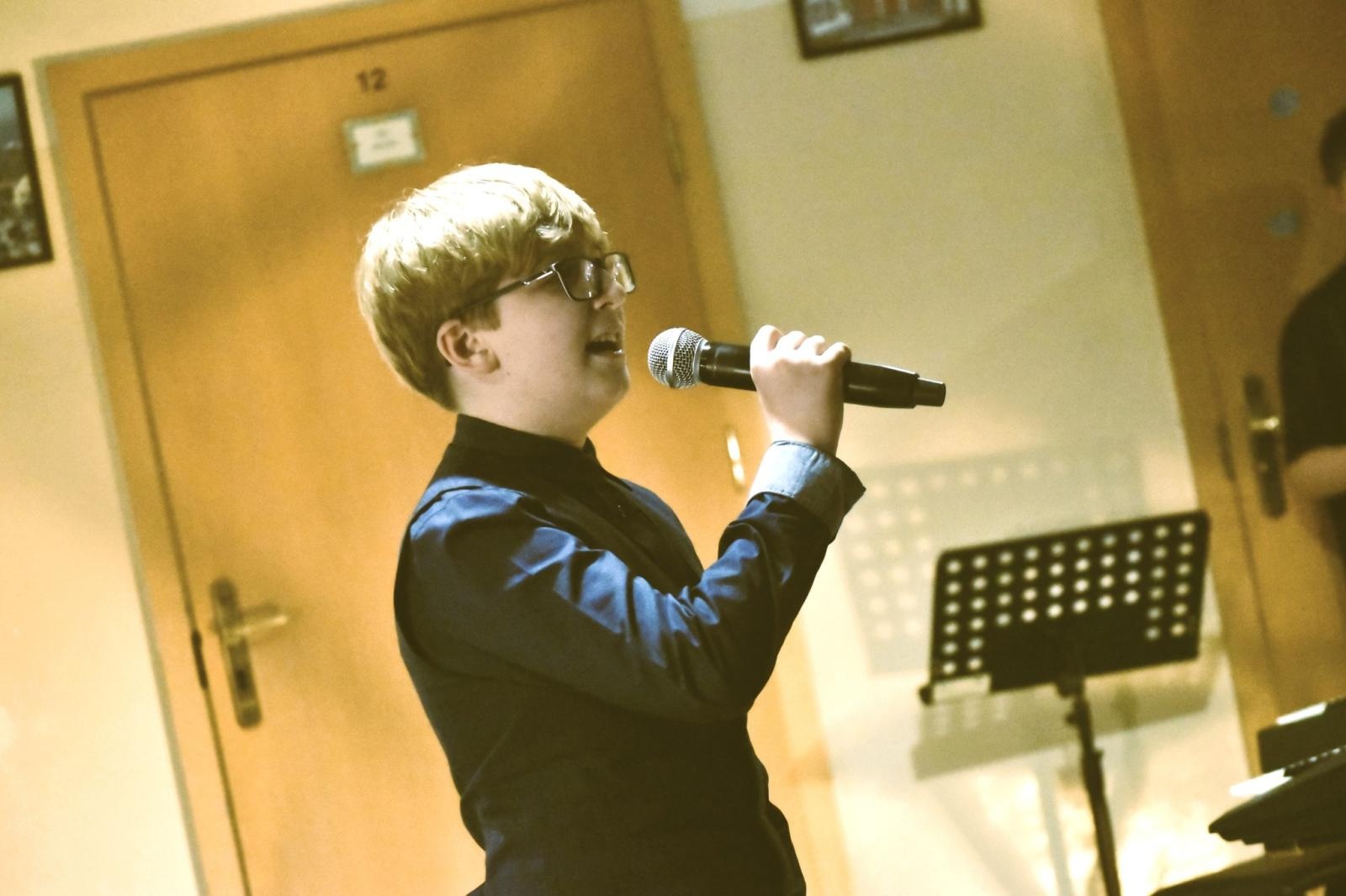 Zdjęcie w galerii na portalu naszwodzislaw.com: Uczniowie z Gołkowic uczcili rok Wisławy Szymborskiej [FOTO] wiadomości z regionu