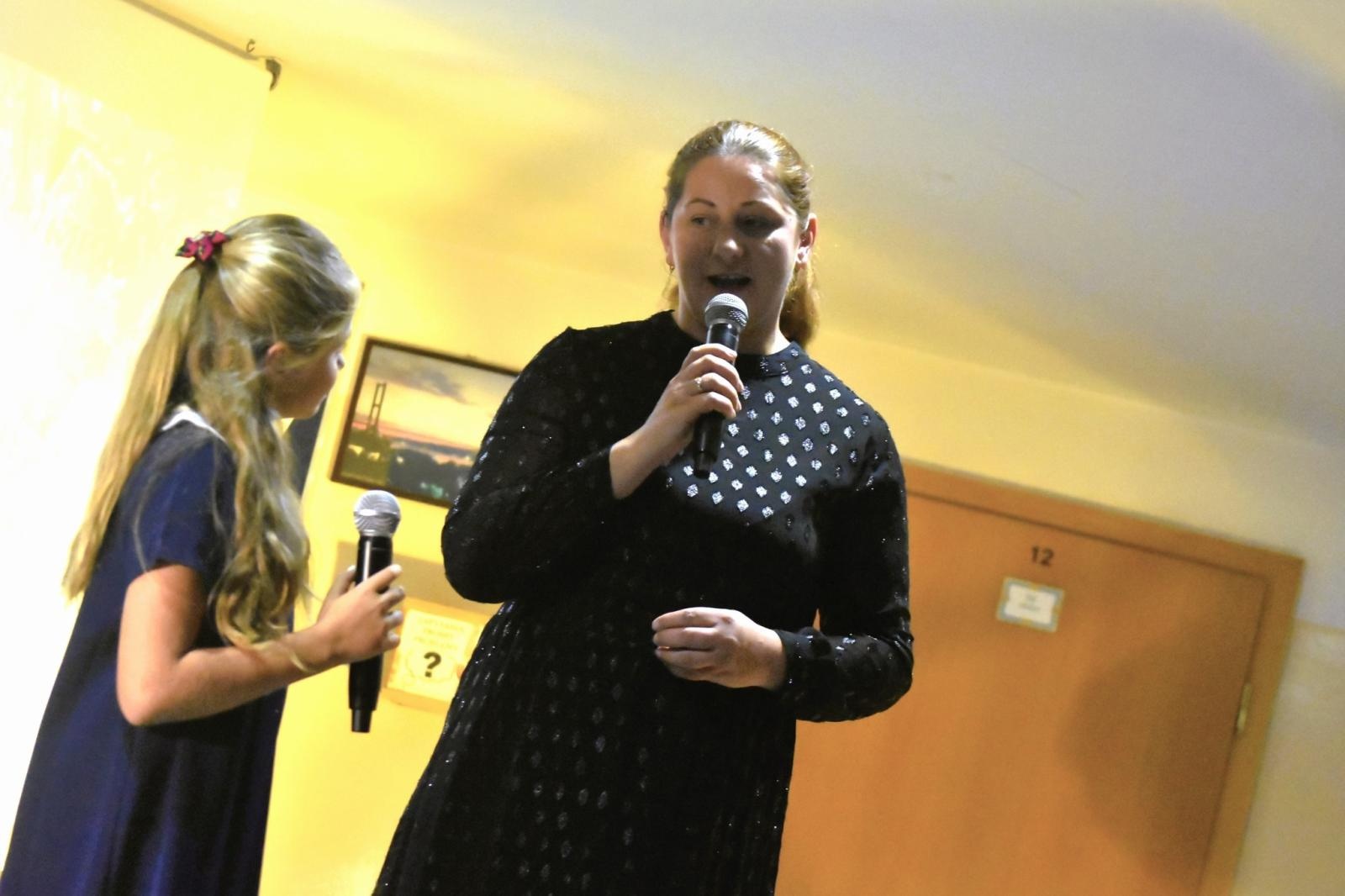 Zdjęcie w galerii na portalu naszwodzislaw.com: Uczniowie z Gołkowic uczcili rok Wisławy Szymborskiej [FOTO] wiadomości z regionu