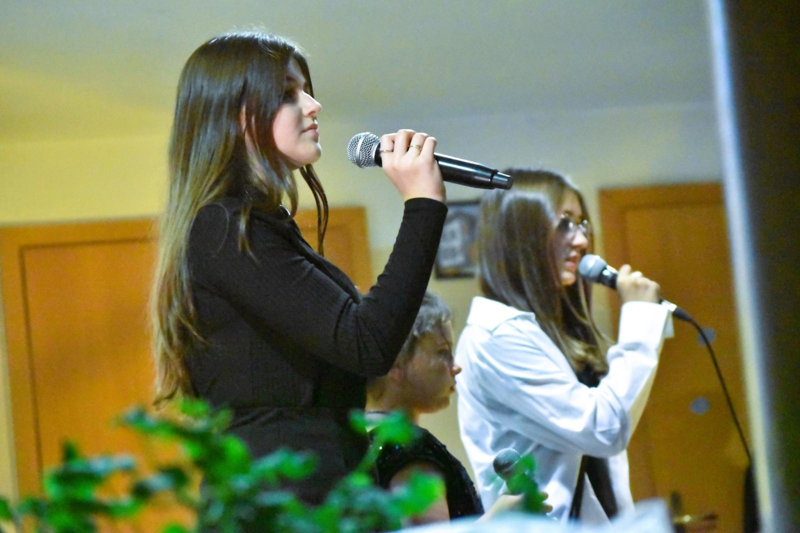 Zdjęcie w galerii na portalu naszwodzislaw.com: Uczniowie z Gołkowic uczcili rok Wisławy Szymborskiej [FOTO] wiadomości z regionu