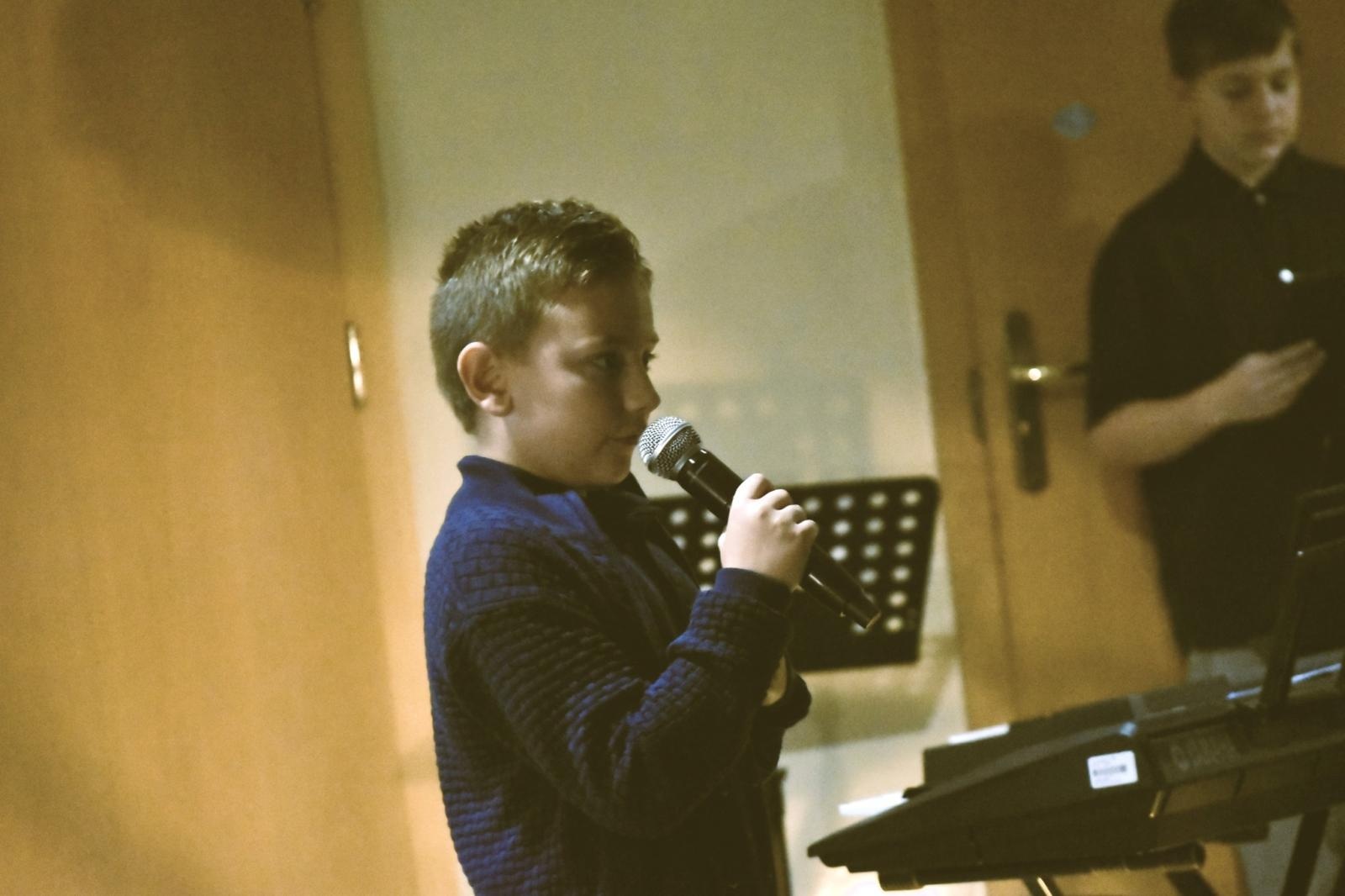 Zdjęcie w galerii na portalu naszwodzislaw.com: Uczniowie z Gołkowic uczcili rok Wisławy Szymborskiej [FOTO] wiadomości z regionu