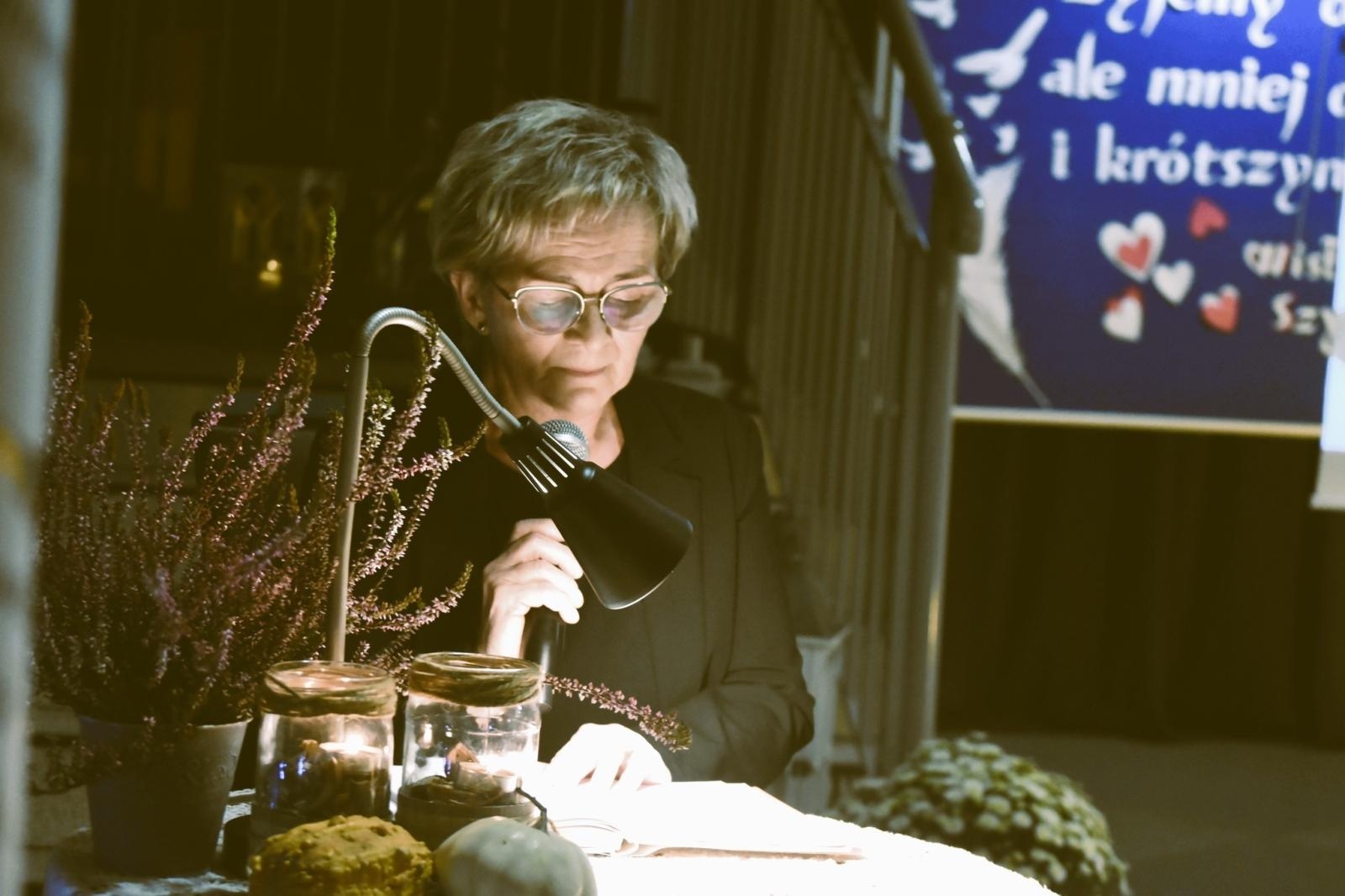 Zdjęcie w galerii na portalu naszwodzislaw.com: Uczniowie z Gołkowic uczcili rok Wisławy Szymborskiej [FOTO] wiadomości z regionu