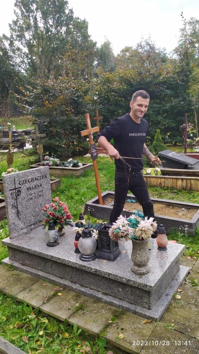 Zdjęcie w galerii na portalu naszwodzislaw.com: Stowarzyszenie Wodzisław 2.0 pamięta o grobach ludzi bezdomnych wiadomości z regionu