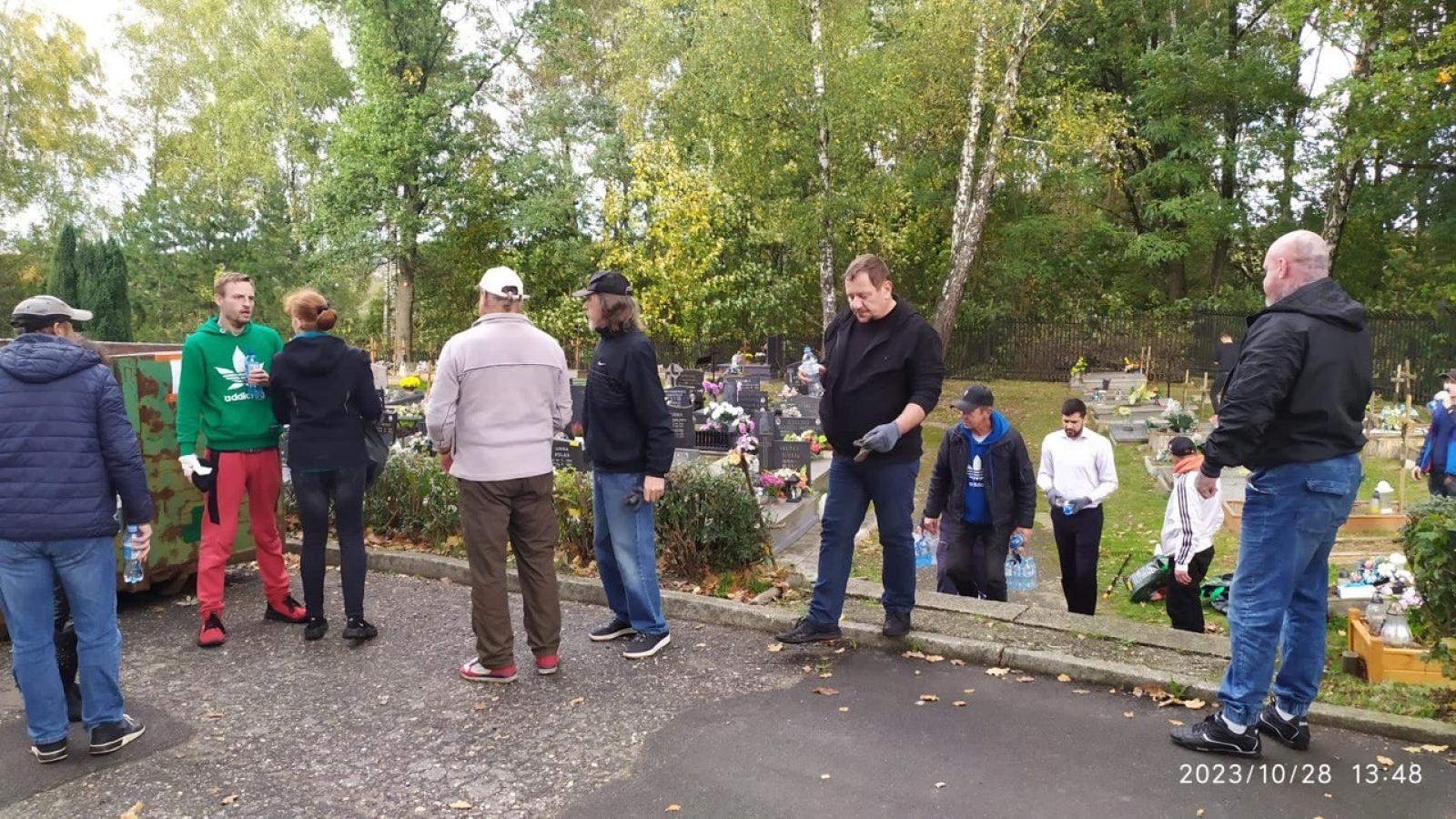 Zdjęcie w galerii na portalu naszwodzislaw.com: Stowarzyszenie Wodzisław 2.0 pamięta o grobach ludzi bezdomnych wiadomości z regionu