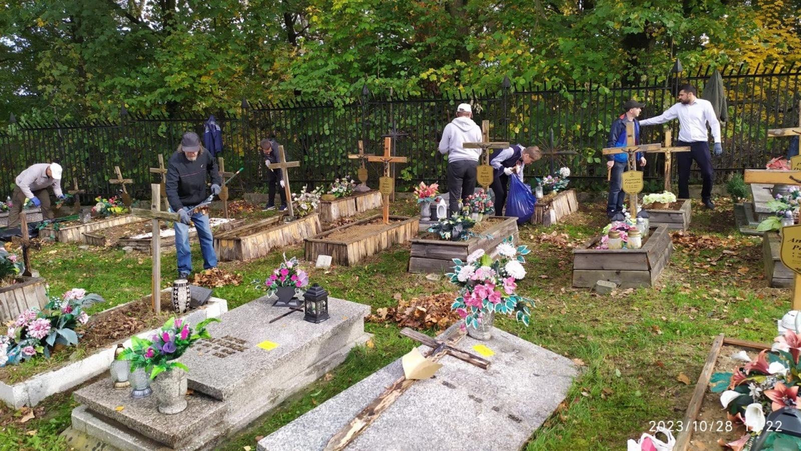 Zdjęcie w galerii na portalu naszwodzislaw.com: Stowarzyszenie Wodzisław 2.0 pamięta o grobach ludzi bezdomnych wiadomości z regionu