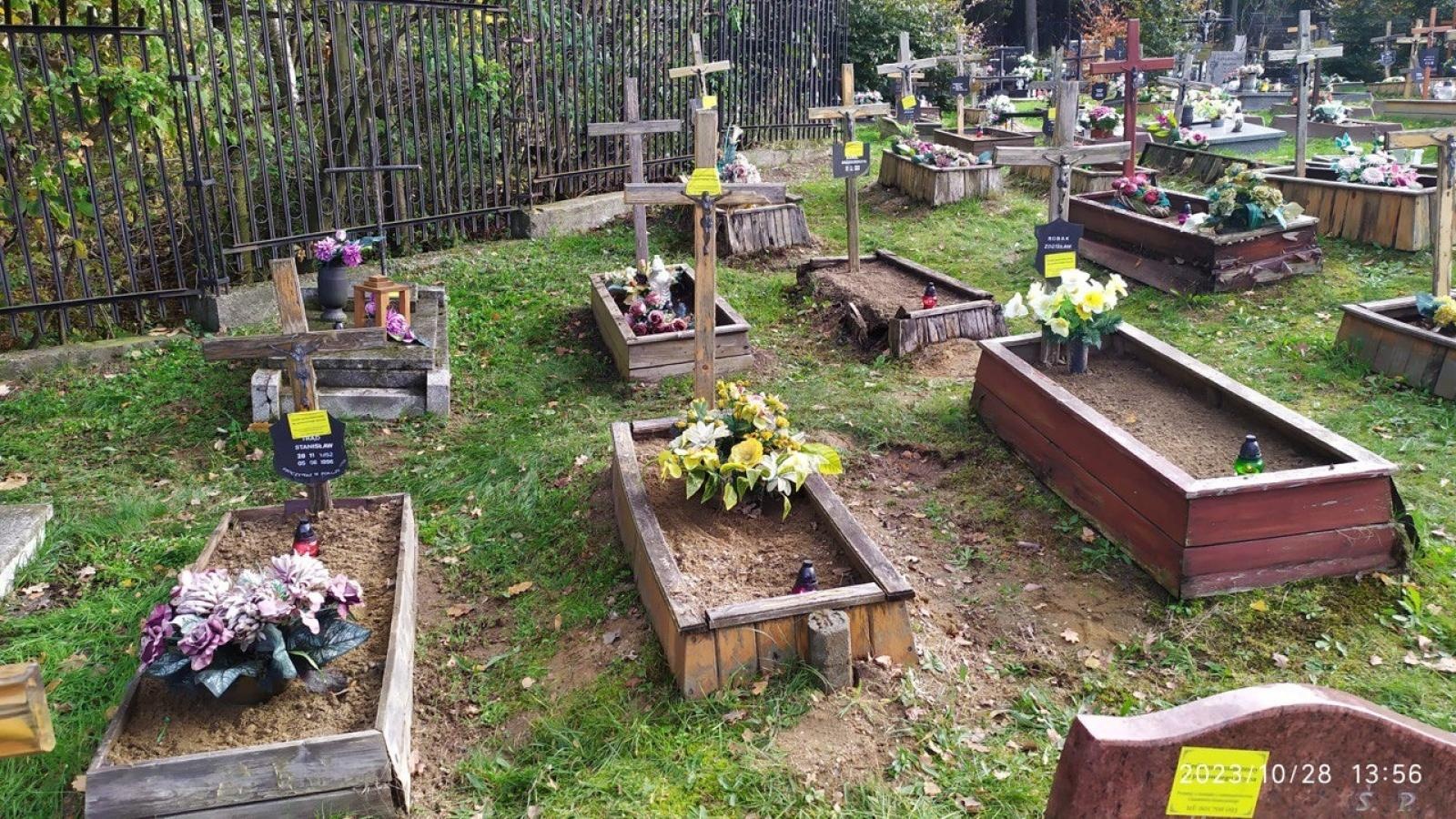 Zdjęcie w galerii na portalu naszwodzislaw.com: Stowarzyszenie Wodzisław 2.0 pamięta o grobach ludzi bezdomnych wiadomości z regionu