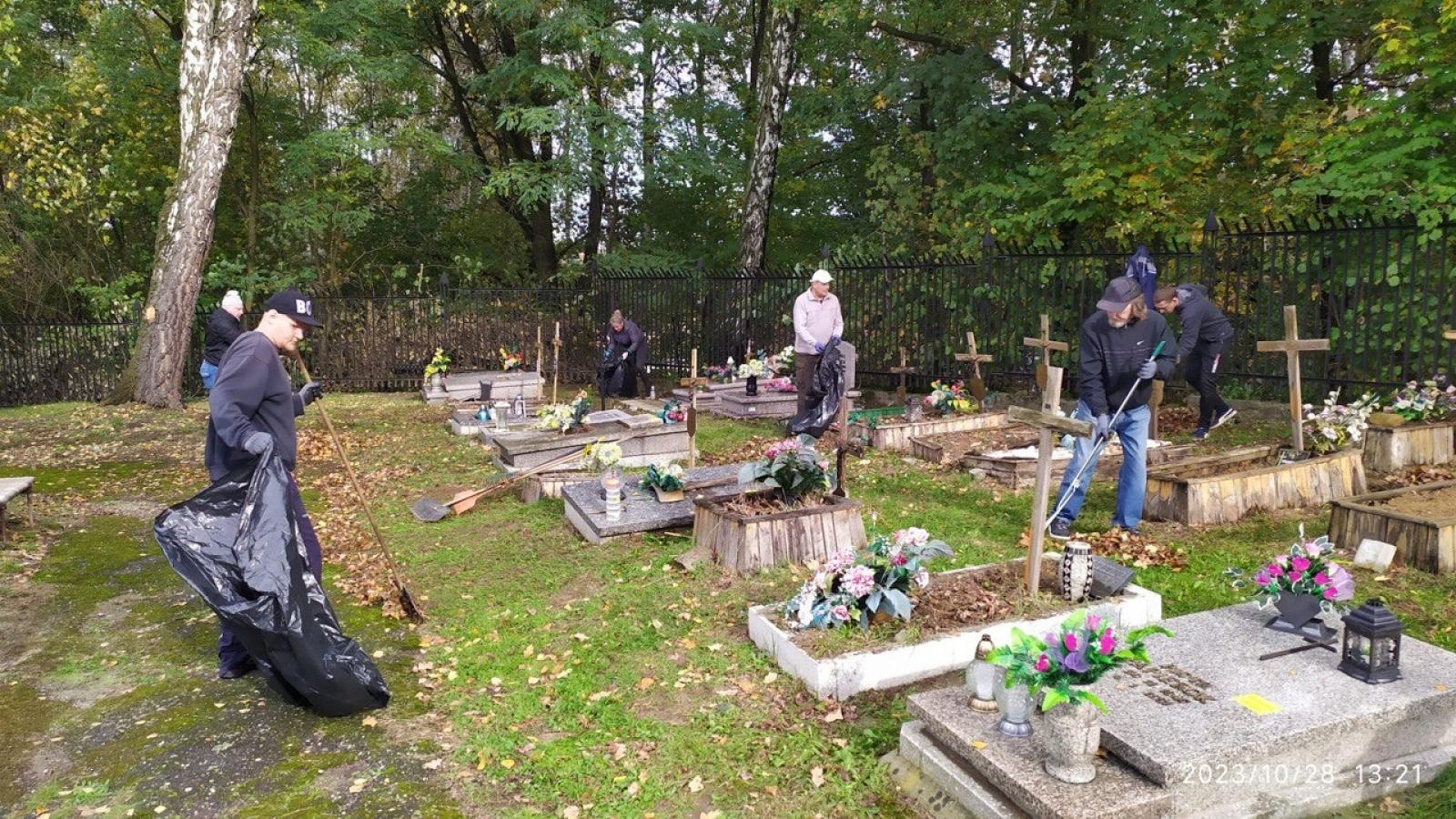 Zdjęcie w galerii na portalu naszwodzislaw.com: Stowarzyszenie Wodzisław 2.0 pamięta o grobach ludzi bezdomnych wiadomości z regionu