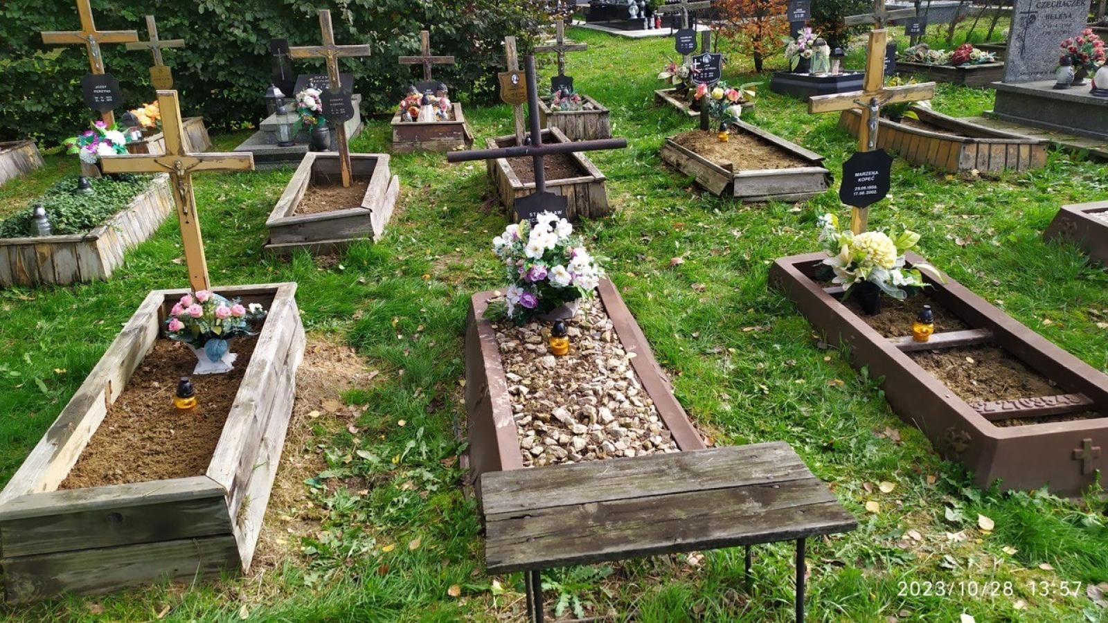 Zdjęcie w galerii na portalu naszwodzislaw.com: Stowarzyszenie Wodzisław 2.0 pamięta o grobach ludzi bezdomnych wiadomości z regionu