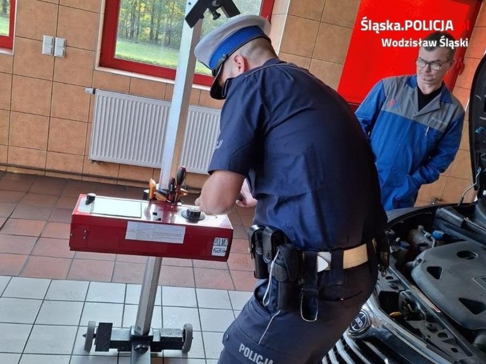 Zdjęcie w galerii na portalu naszwodzislaw.com: Kierowcy skorzystali i sprawdzili światła wiadomości z regionu