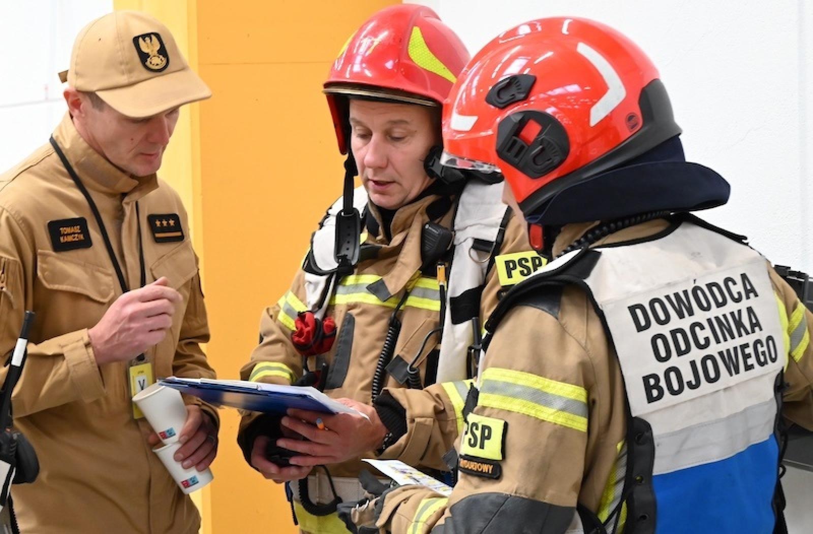 Zdjęcie w galerii na portalu naszwodzislaw.com: Strażacy zawodowi i ochotnicy ćwiczyli w Gorzyczkach wiadomości z regionu