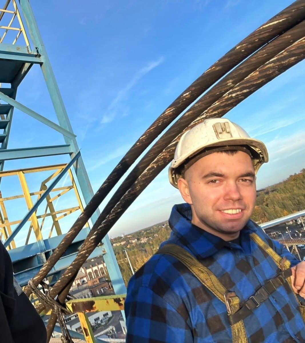 Zdjęcie w galerii na portalu naszwodzislaw.com: Maszynista wyciągowy i raper. Gardian z KWK ROW Rydułtowy nakręcił klip na terenie kopalni wiadomości z regionu