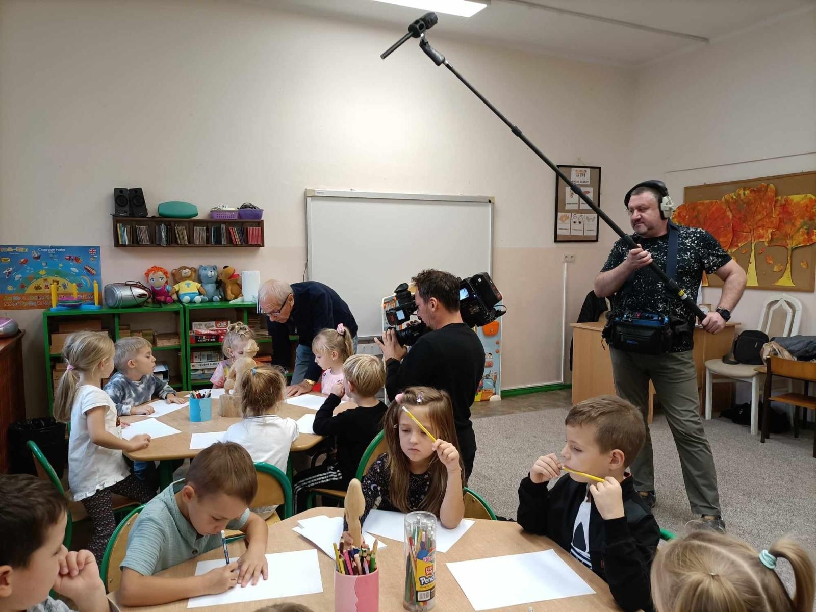 Zdjęcie w galerii na portalu naszwodzislaw.com: Warsztaty w Przedszkolu numer 13 pod czujnym okiem kamery TVP wiadomości z regionu