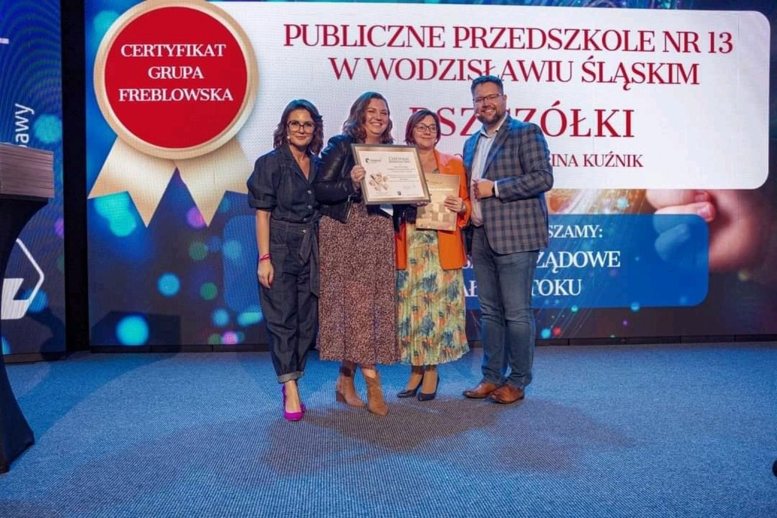 Zdjęcie w galerii na portalu naszwodzislaw.com: Pszczółki z Trzynastki z certyfikatem Freblowskiej Grupy wiadomości z regionu