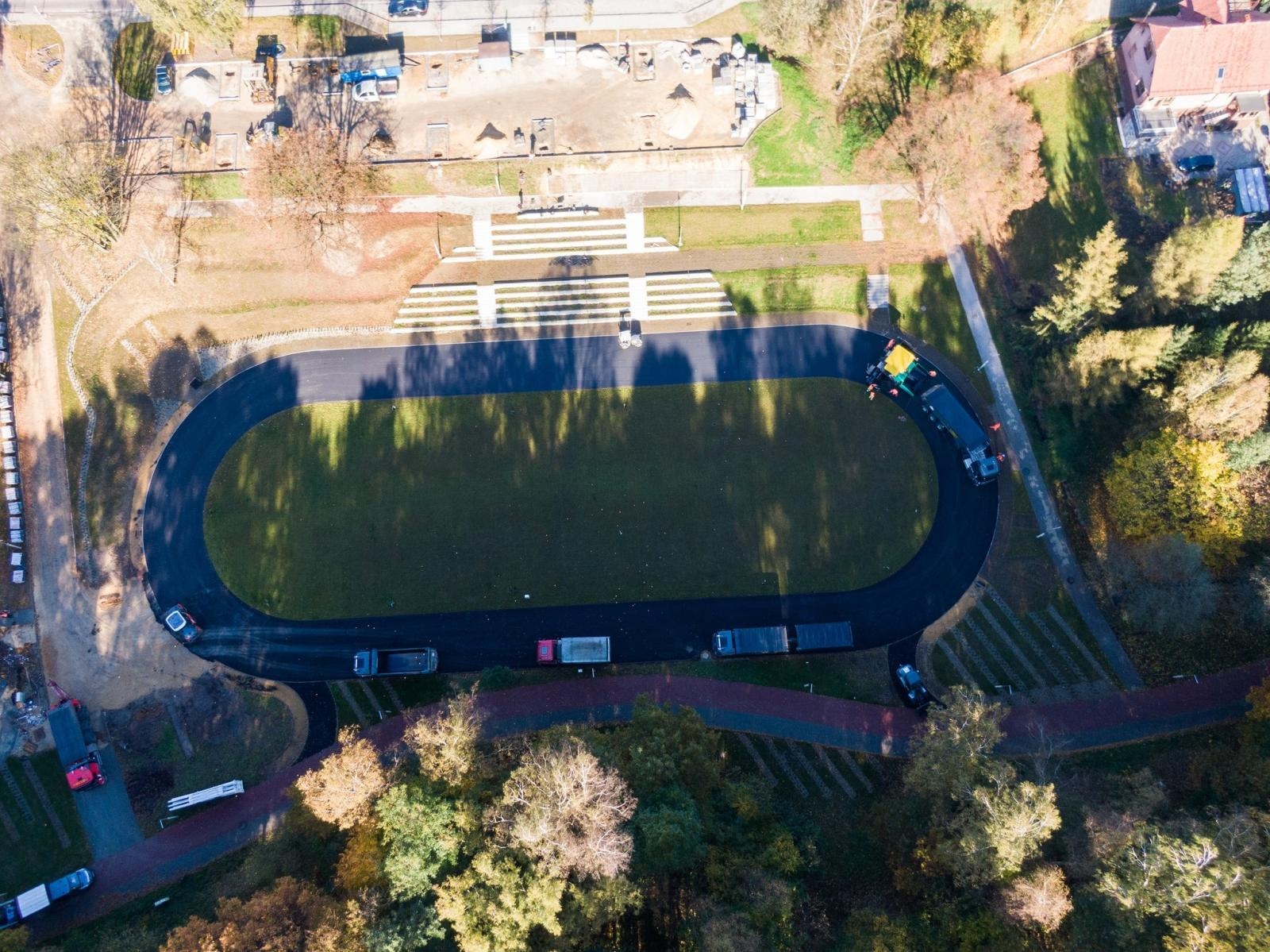 Zdjęcie w galerii na portalu naszwodzislaw.com: Radlin. Park Jordanowski w budowie wiadomości z regionu