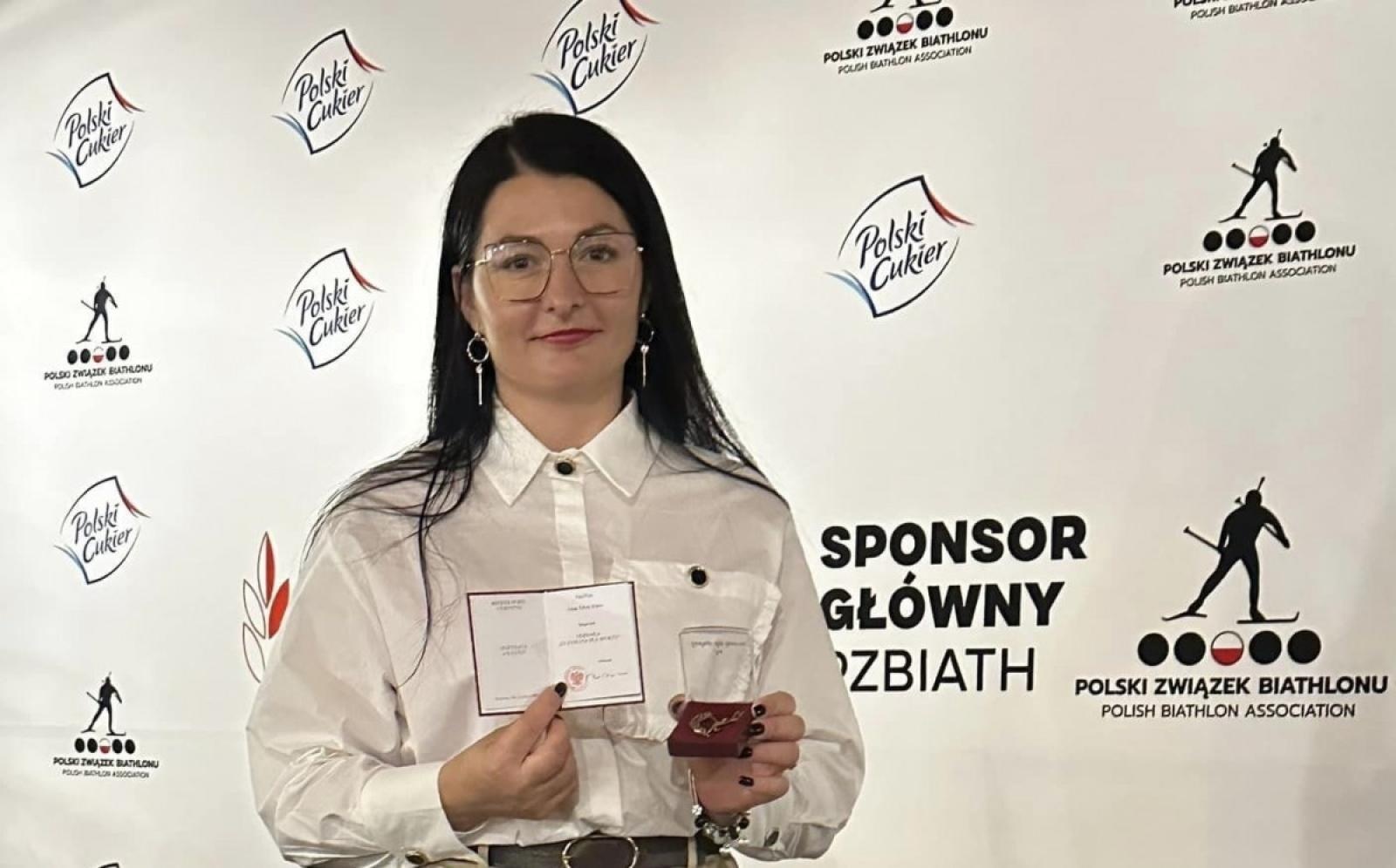 Zdjęcie w galerii na portalu naszwodzislaw.com: Trenerka UKS Strzał Wodzisław z odznaczeniem za zasługi dla sportu wiadomości z regionu