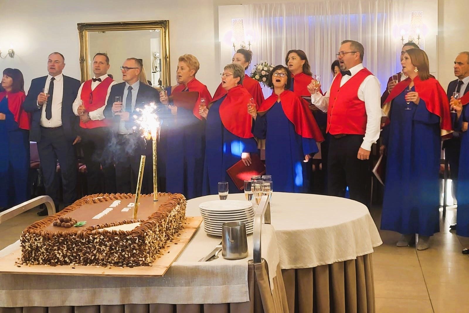 Zdjęcie w galerii na portalu naszwodzislaw.com: Srebrny jubileusz chóru Absolwent wiadomości z regionu