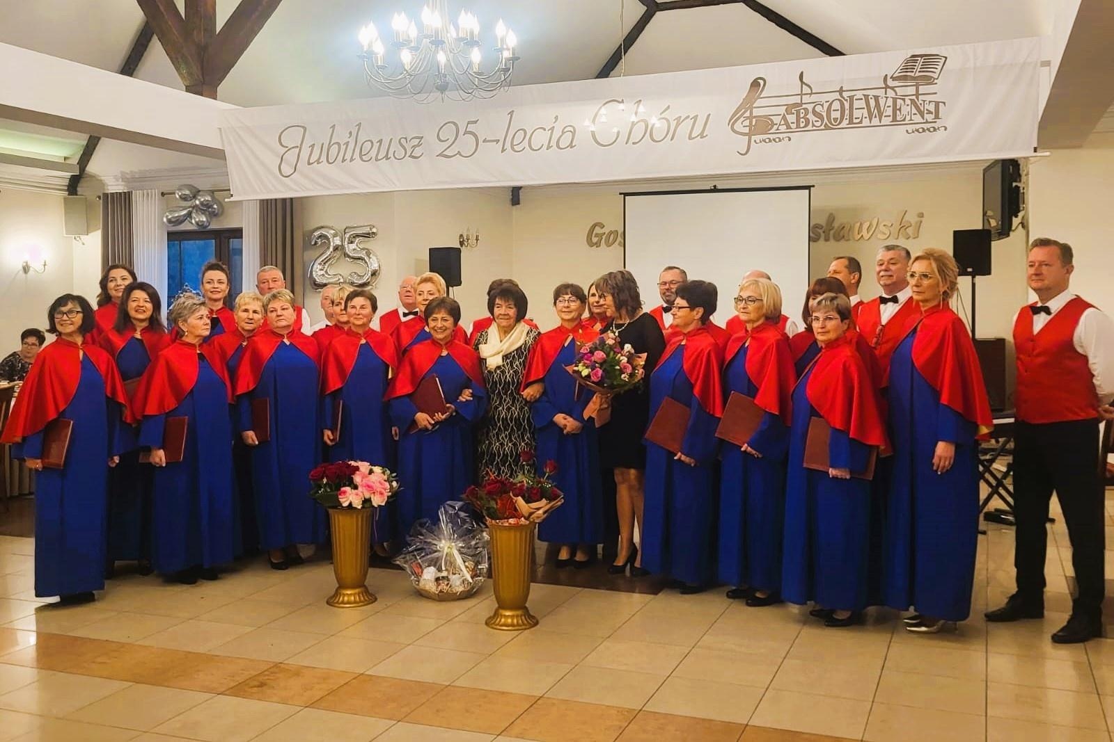 Zdjęcie w galerii na portalu naszwodzislaw.com: Srebrny jubileusz chóru Absolwent wiadomości z regionu