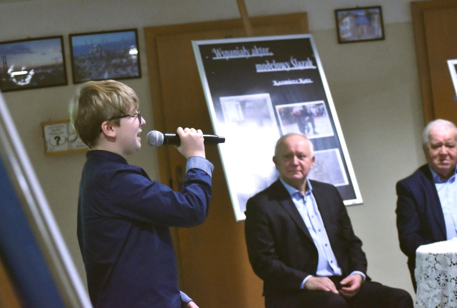 Zdjęcie w galerii na portalu naszwodzislaw.com: Marian Dziędziel spotkał się z uczniami gołkowickiej szkoły [FOTO] wiadomości z regionu