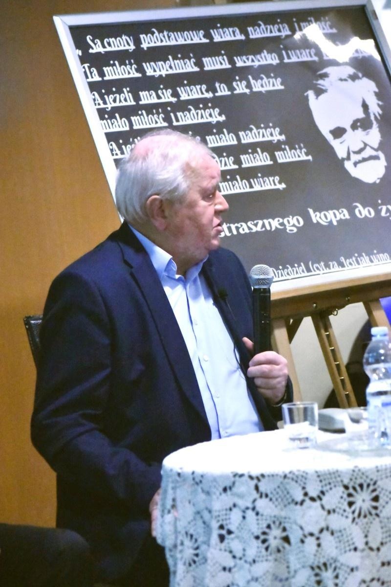 Zdjęcie w galerii na portalu naszwodzislaw.com: Marian Dziędziel spotkał się z uczniami gołkowickiej szkoły [FOTO] wiadomości z regionu