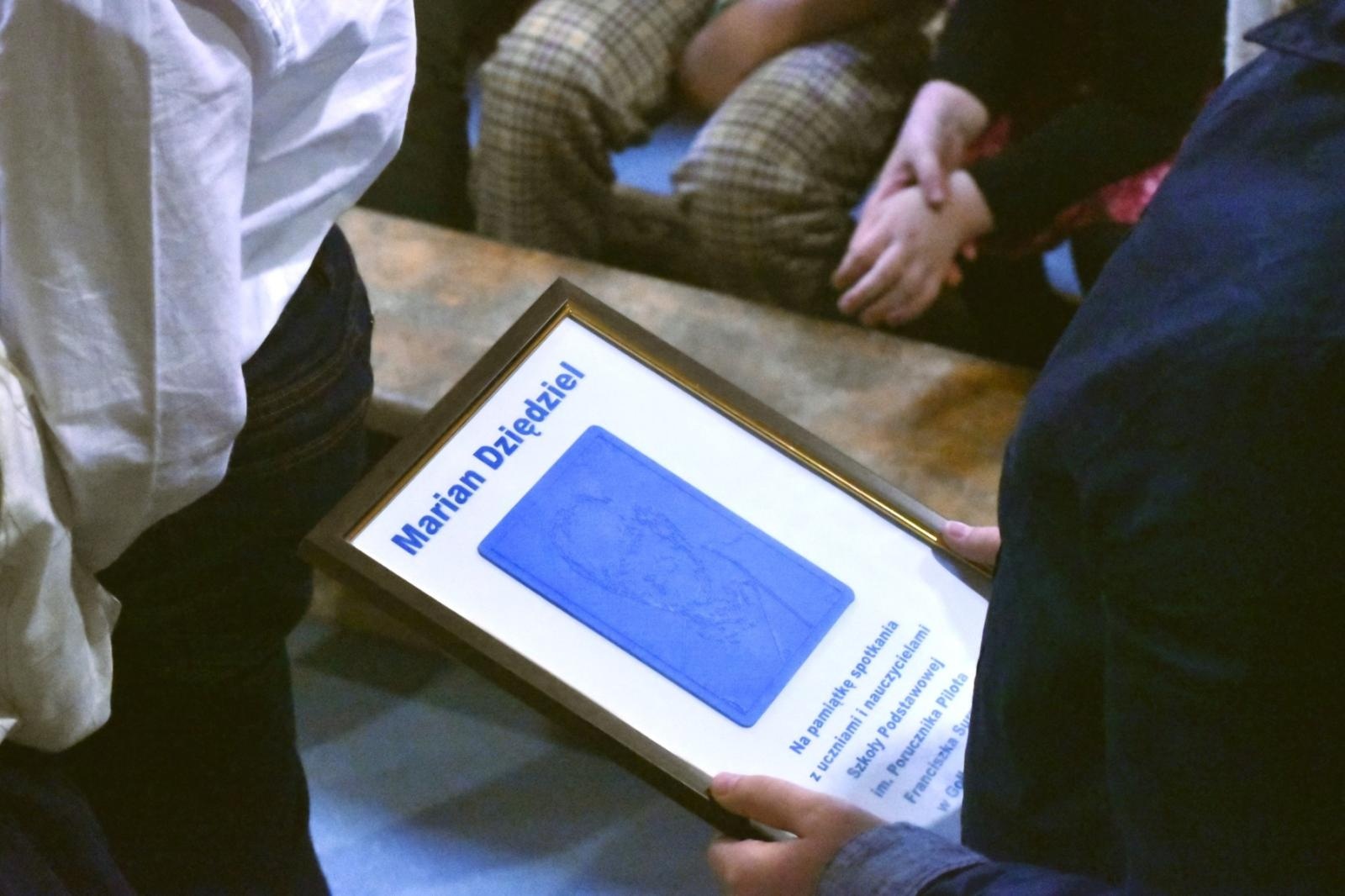 Zdjęcie w galerii na portalu naszwodzislaw.com: Marian Dziędziel spotkał się z uczniami gołkowickiej szkoły [FOTO] wiadomości z regionu