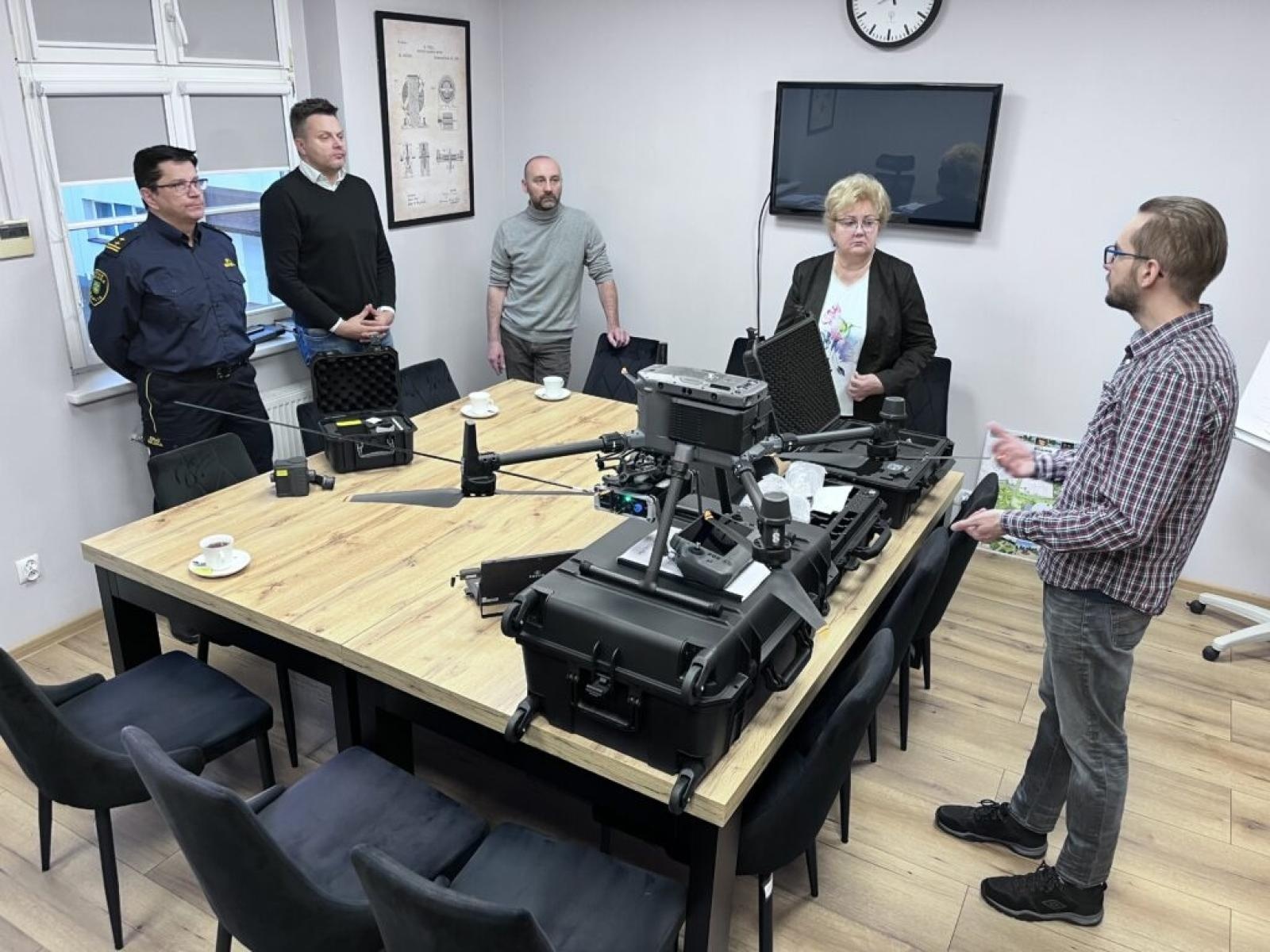 Zdjęcie w galerii na portalu naszwodzislaw.com: Radlin uzbrojony w broń na trucicieli wiadomości z regionu