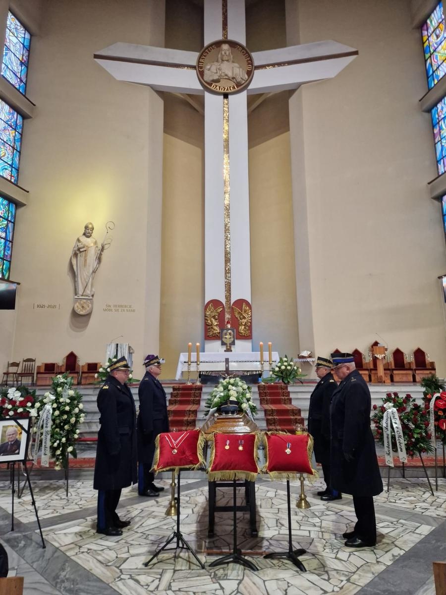 Zdjęcie w galerii na portalu naszwodzislaw.com: Ostatnie pożegnanie byłego zastępcy komendanta wodzisławskich strażaków wiadomości z regionu