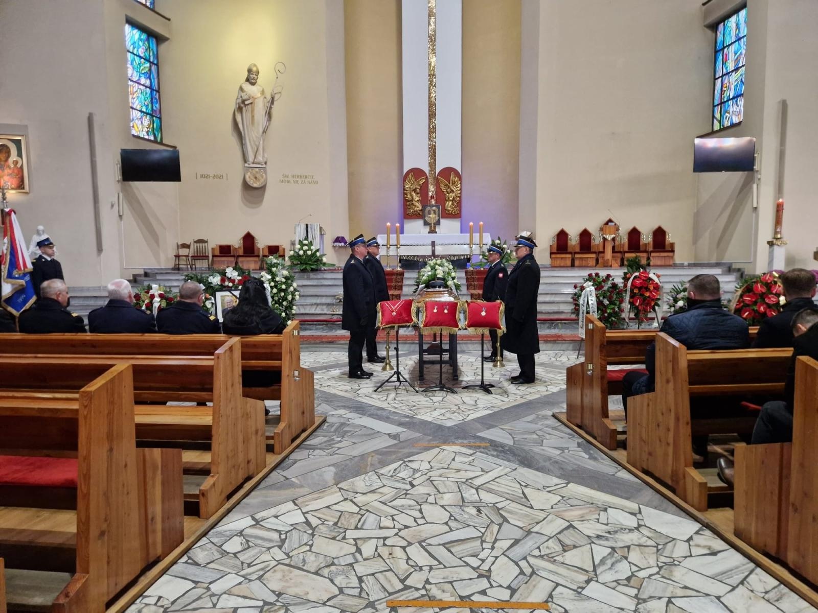 Zdjęcie w galerii na portalu naszwodzislaw.com: Ostatnie pożegnanie byłego zastępcy komendanta wodzisławskich strażaków wiadomości z regionu