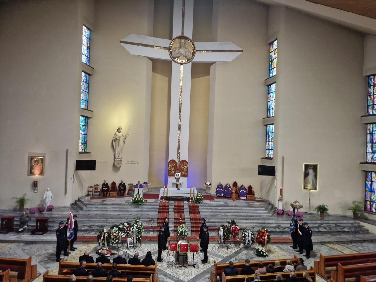 Zdjęcie w galerii na portalu naszwodzislaw.com: Ostatnie pożegnanie byłego zastępcy komendanta wodzisławskich strażaków wiadomości z regionu