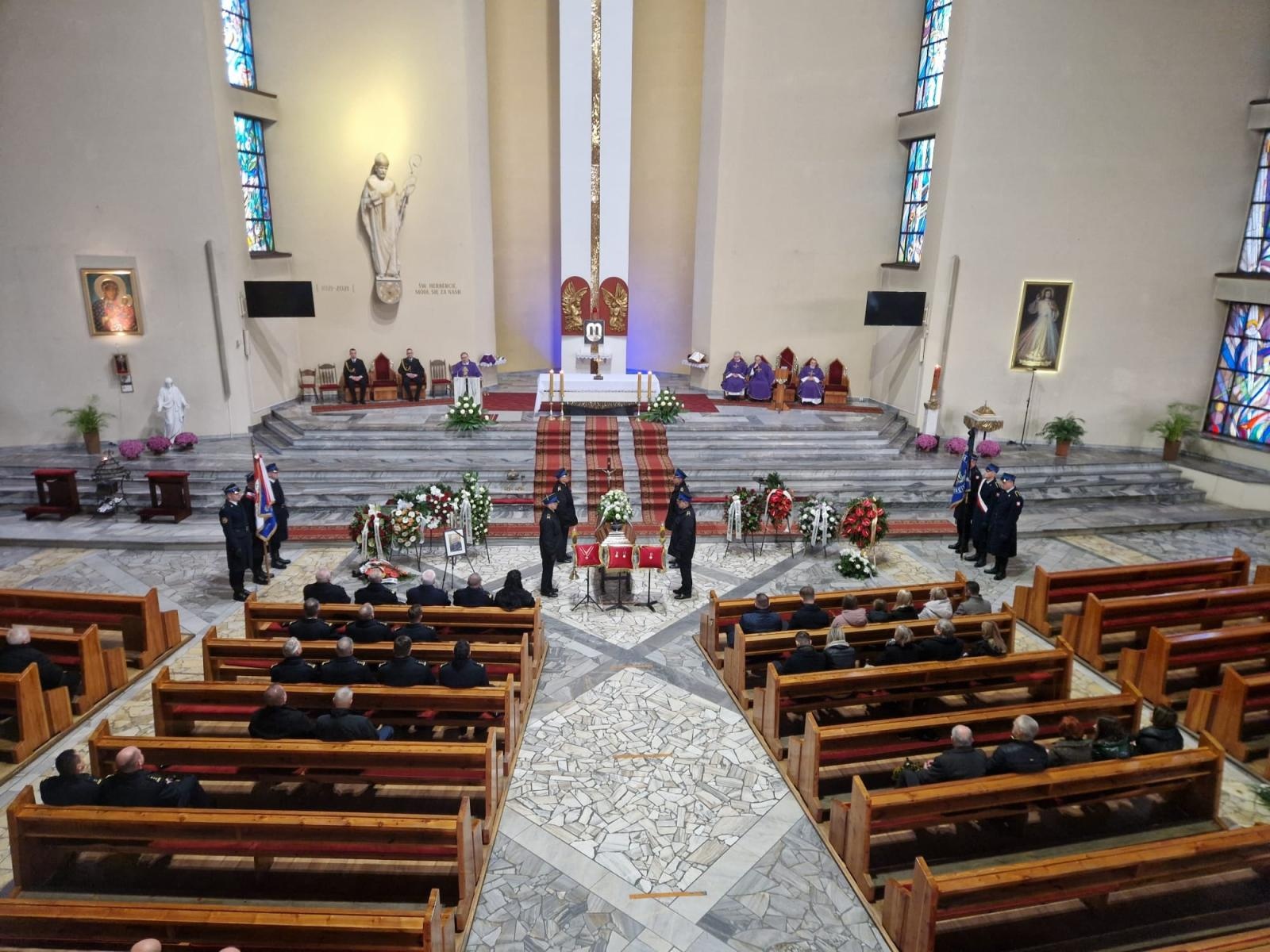 Zdjęcie w galerii na portalu naszwodzislaw.com: Ostatnie pożegnanie byłego zastępcy komendanta wodzisławskich strażaków wiadomości z regionu