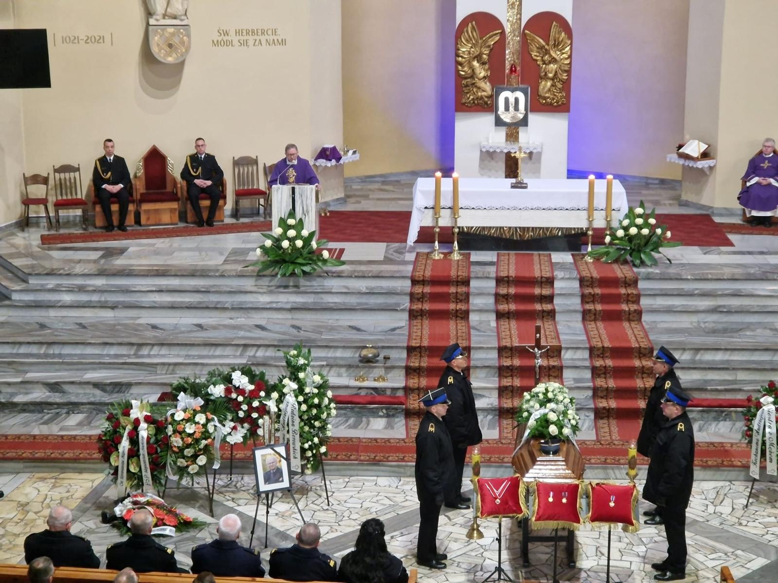 Zdjęcie w galerii na portalu naszwodzislaw.com: Ostatnie pożegnanie byłego zastępcy komendanta wodzisławskich strażaków wiadomości z regionu