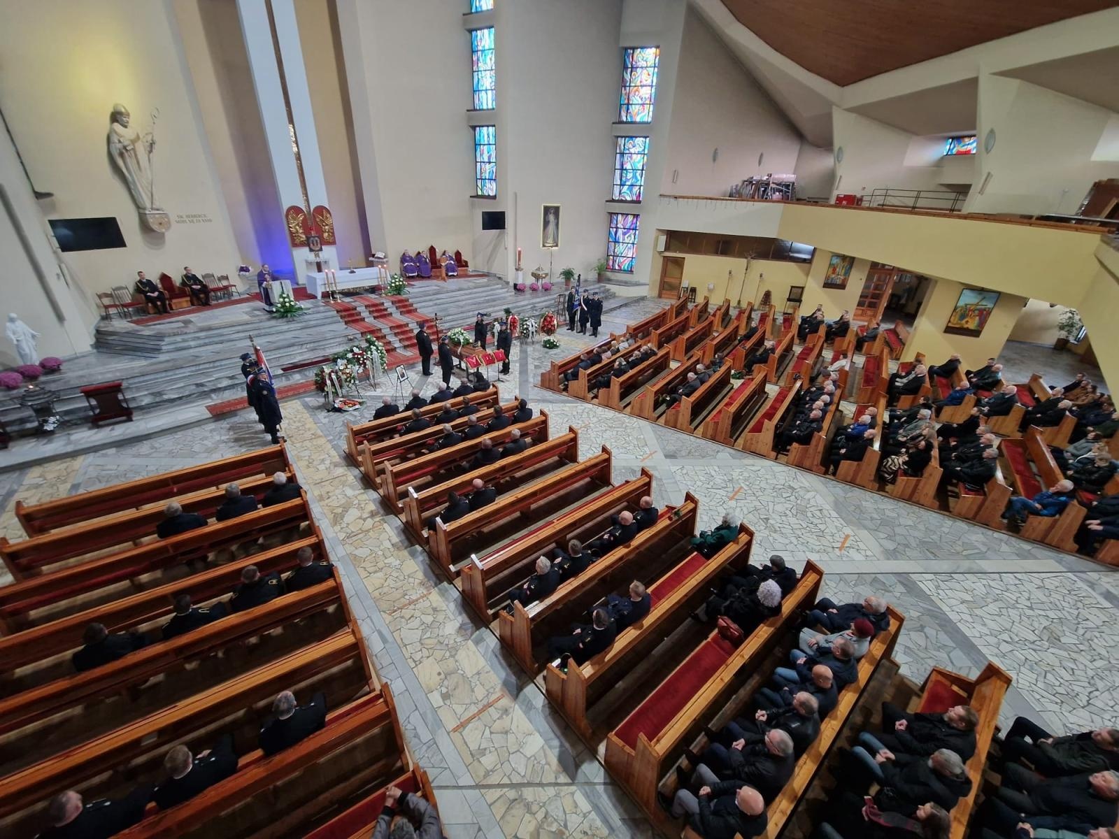 Zdjęcie w galerii na portalu naszwodzislaw.com: Ostatnie pożegnanie byłego zastępcy komendanta wodzisławskich strażaków wiadomości z regionu