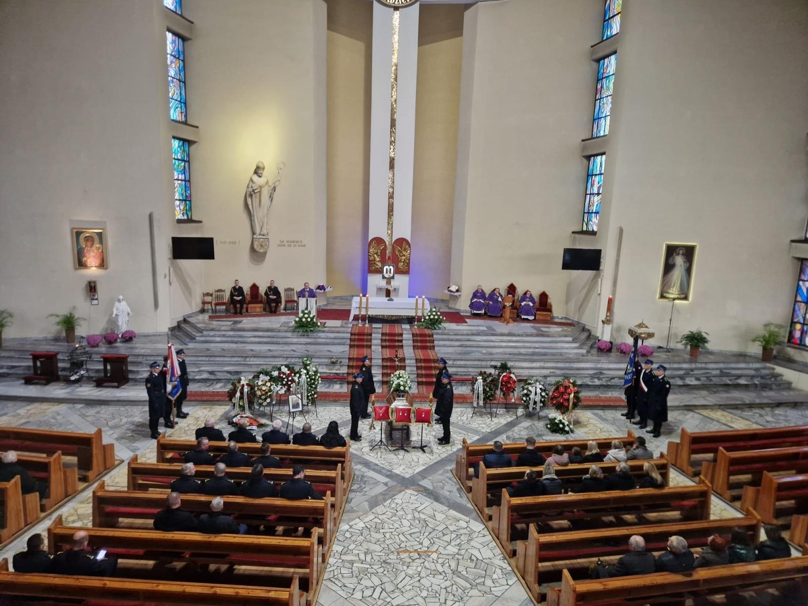 Zdjęcie w galerii na portalu naszwodzislaw.com: Ostatnie pożegnanie byłego zastępcy komendanta wodzisławskich strażaków wiadomości z regionu