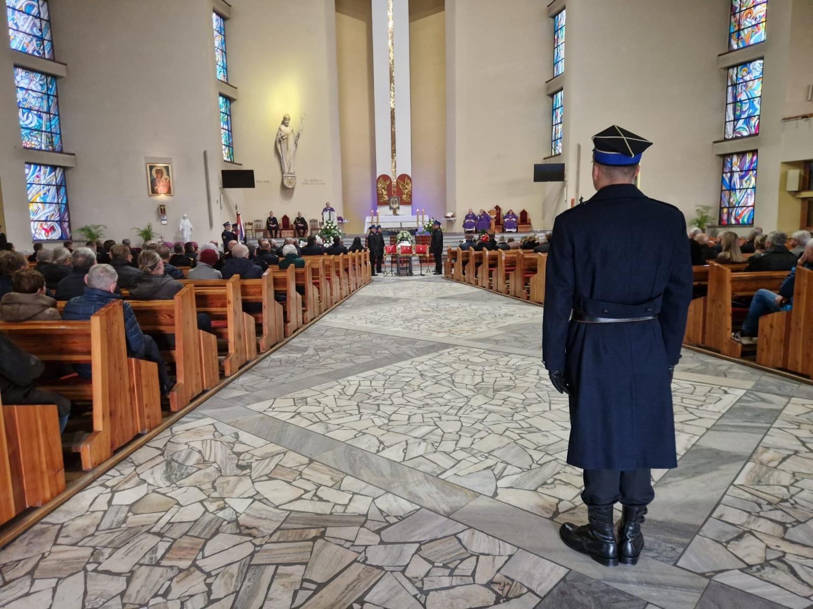 Zdjęcie w galerii na portalu naszwodzislaw.com: Ostatnie pożegnanie byłego zastępcy komendanta wodzisławskich strażaków wiadomości z regionu