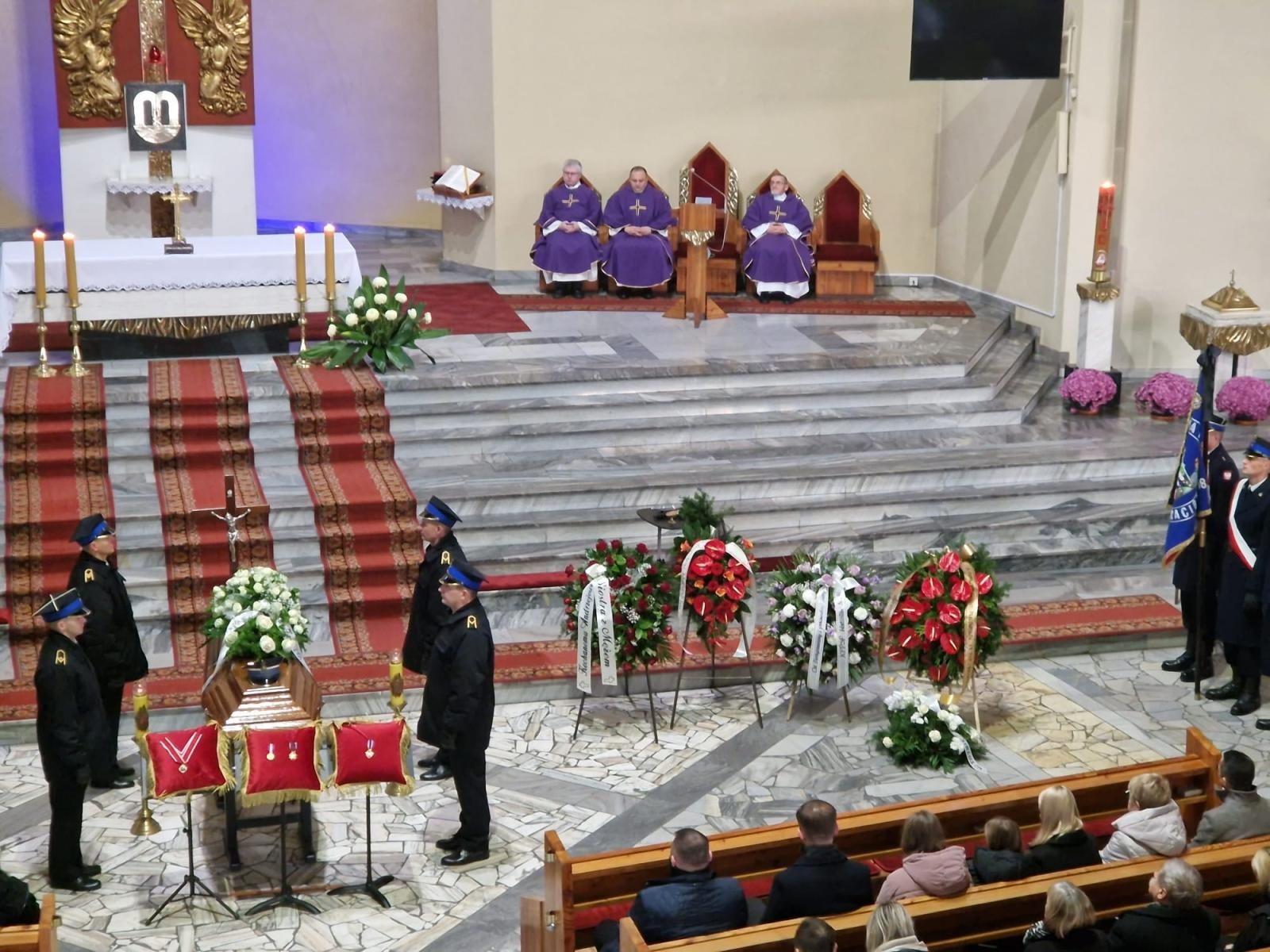 Zdjęcie w galerii na portalu naszwodzislaw.com: Ostatnie pożegnanie byłego zastępcy komendanta wodzisławskich strażaków wiadomości z regionu