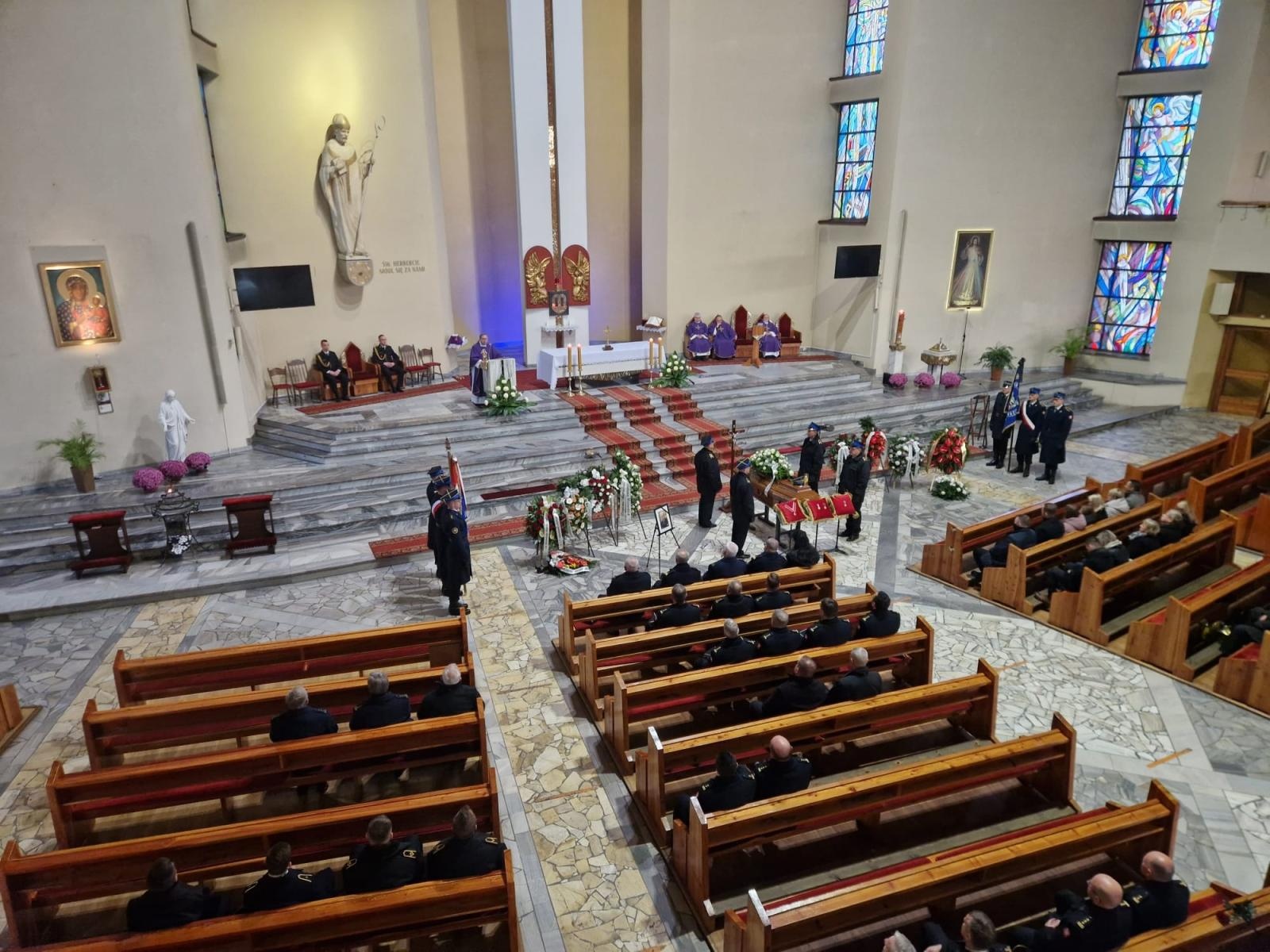 Zdjęcie w galerii na portalu naszwodzislaw.com: Ostatnie pożegnanie byłego zastępcy komendanta wodzisławskich strażaków wiadomości z regionu