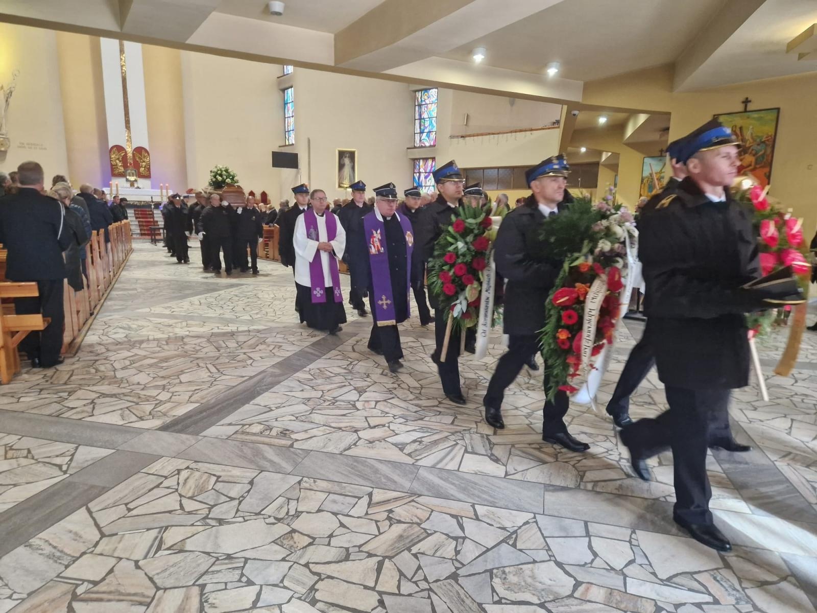 Zdjęcie w galerii na portalu naszwodzislaw.com: Ostatnie pożegnanie byłego zastępcy komendanta wodzisławskich strażaków wiadomości z regionu