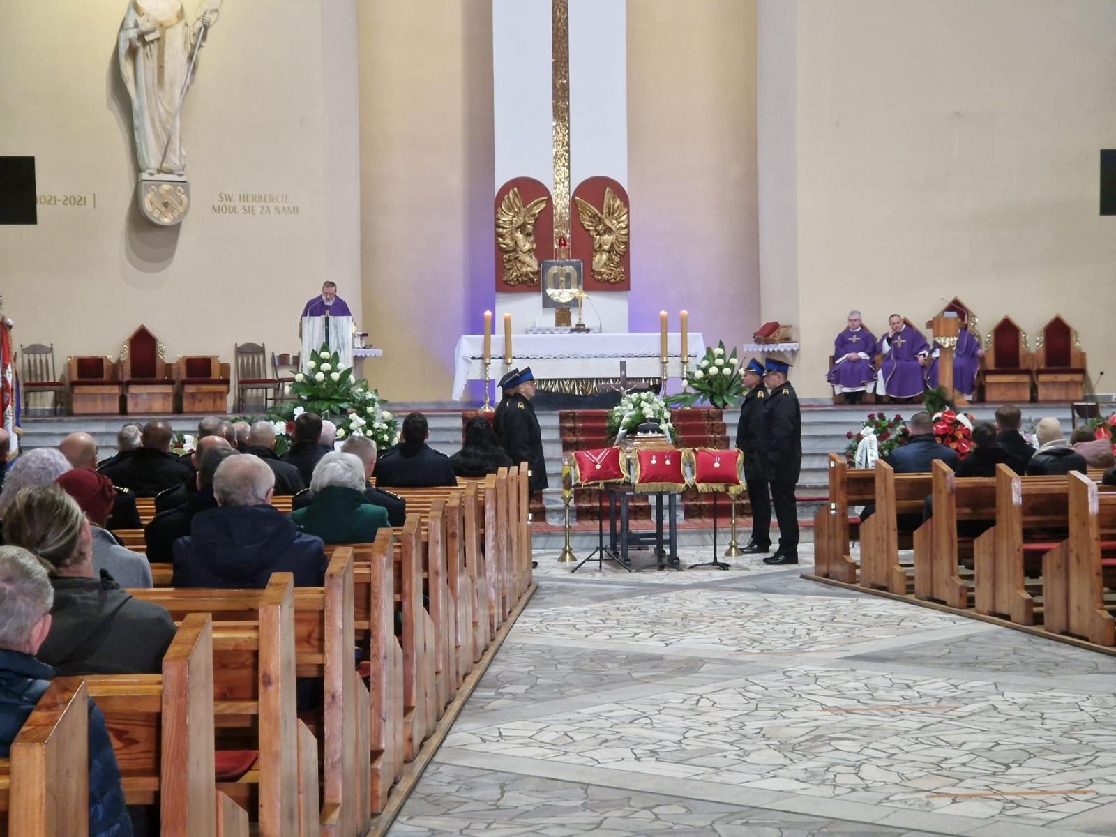 Zdjęcie w galerii na portalu naszwodzislaw.com: Ostatnie pożegnanie byłego zastępcy komendanta wodzisławskich strażaków wiadomości z regionu